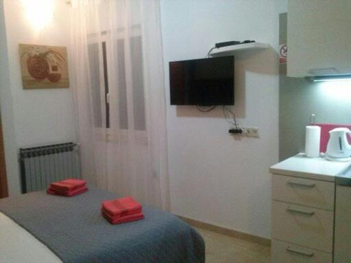 Studio Apartment Mala Plaza Kastela Exterior photo