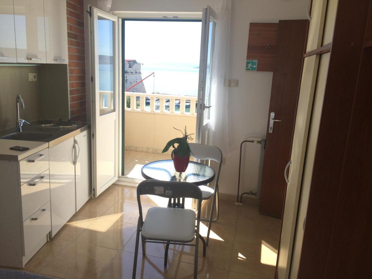 Studio Apartment Mala Plaza Kastela Exterior photo